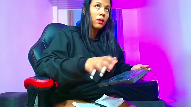 Valentina and sneider  online show from April 17, 10:34 pm