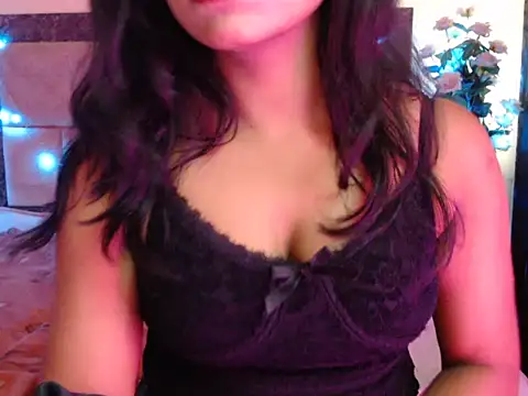 Lola Bebe online show from April 5, 8:46 am