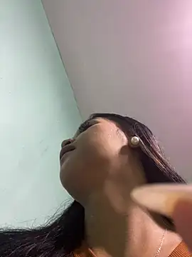 Ur hottestdella online show from May 5, 3:26 pm