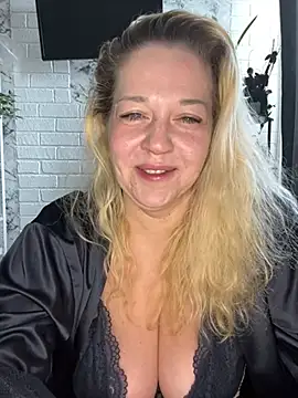 JenniferCarmen online show from April 1, 3:51 am