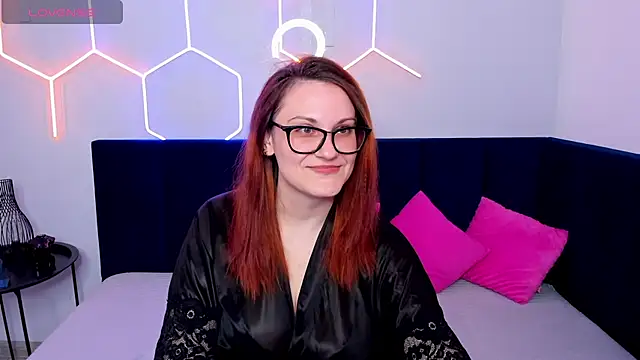 LisaAmoree online show from December 18, 1:43 am