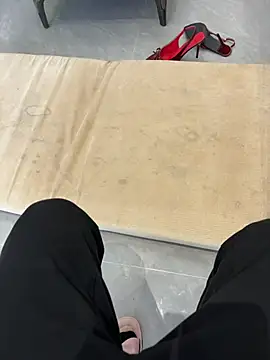 qwe522522 online show from March 18, 7:13 am