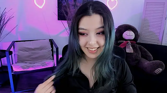 SirenMystiq online show from March 24, 8:30 am