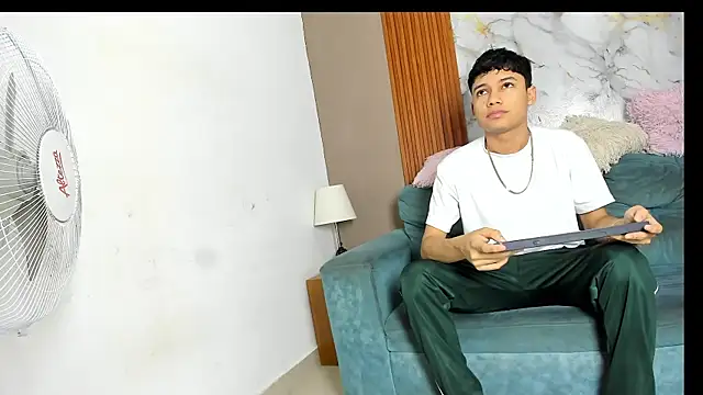HORNY PRETTY online show from August 7, 1:07 pm
