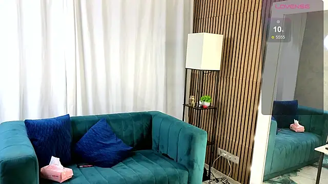 ViollaBloom online show from February 20, 6:26 am