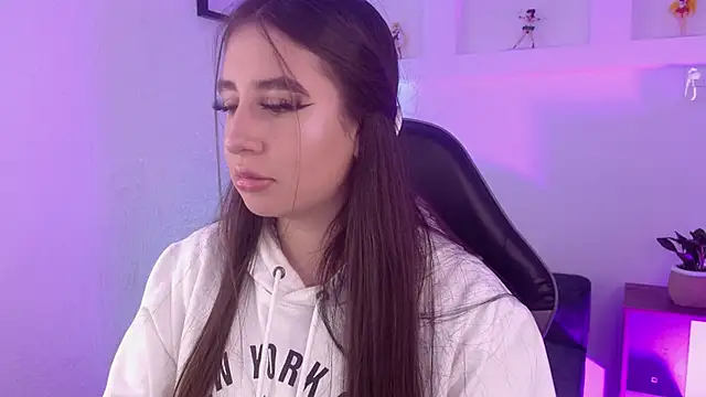 Cherylloviing  online show from December 22, 12:19 pm