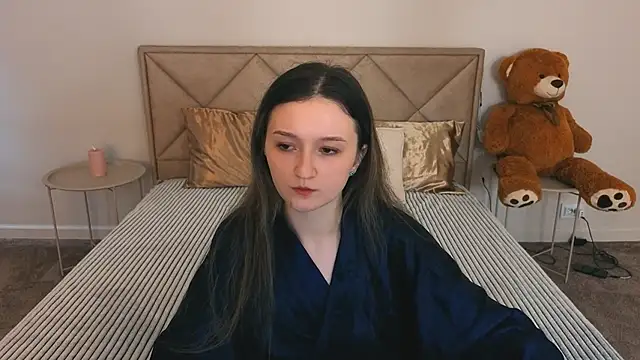 CyrenaLuxe online show from April 6, 2:18 pm