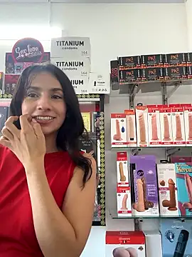 lunaluxury22 online show from January 13, 8:46 pm