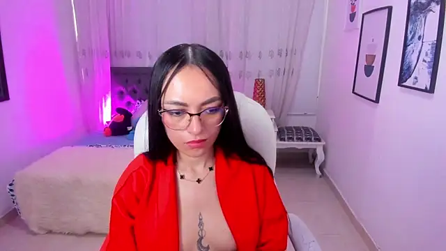 Victoria Piercee online show from January 10, 6:45 pm