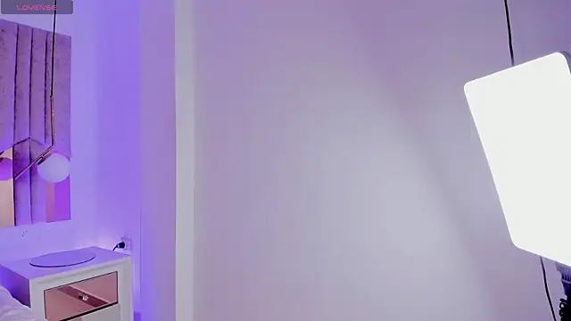 im ariana  online show from April 14, 9:15 pm