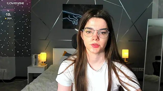 miss  evelyne online show from January 19, 1:24 am