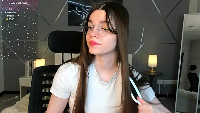 miss  evelyne online show from February 9, 2:14 am