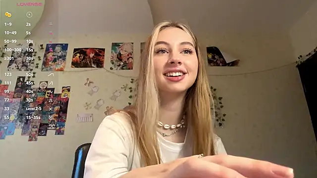 JanelBray online show from December 22, 1:03 pm