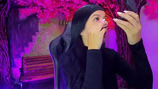 marahanson  online show from December 22, 12:30 pm