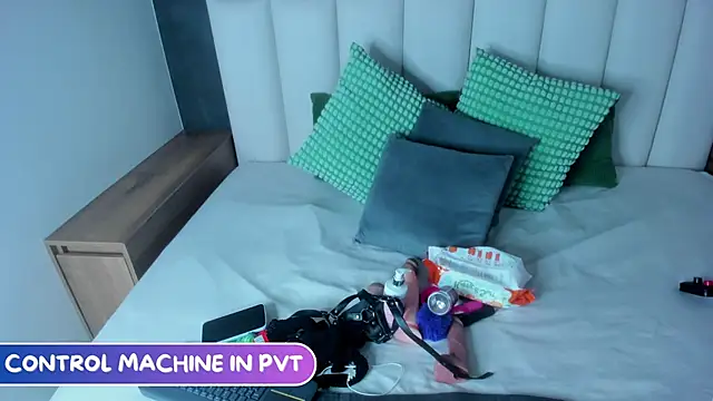 Miia Anderson online show from April 4, 12:26 pm