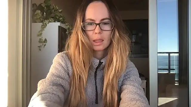 LeMilf online show from January 8, 9:35 am