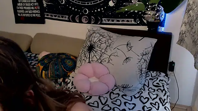 AlienforTwenty online show from March 1, 11:10 am