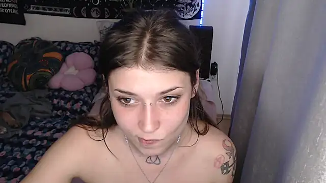 AlienforTwenty online show from April 13, 3:57 pm