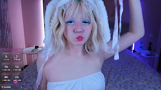 1stEva online show from December 18, 9:41 pm