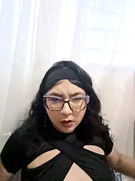 Emma  Rouse online show from December 19, 10:13 pm