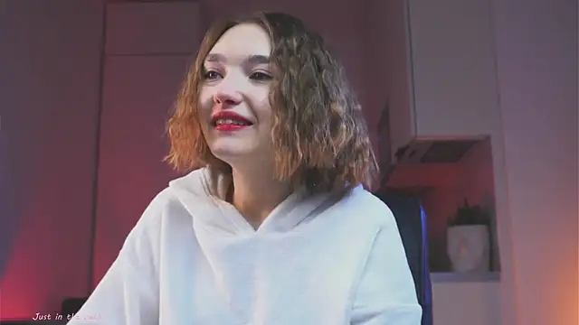 Leyla crsh online show from April 5, 5:06 am