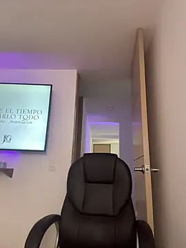 Camila sanchez25 online show from April 10, 9:10 pm