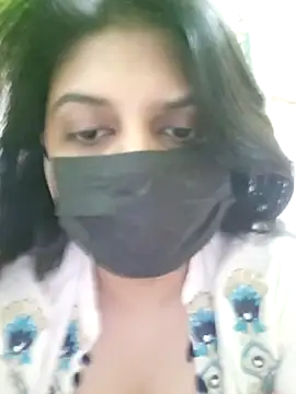 love bitessss online show from January 8, 8:40 am