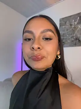 Nicollewest1 online show from June 1, 11:49 pm