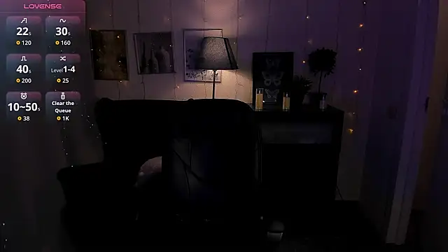 SarahShelby online show from April 13, 8:53 pm