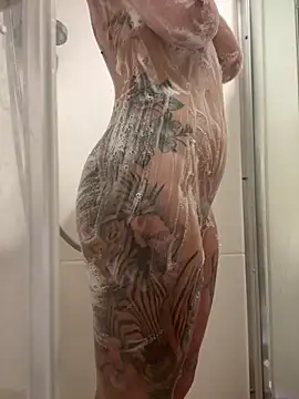 urprettygirlleenay online show from February 10, 8:01 pm