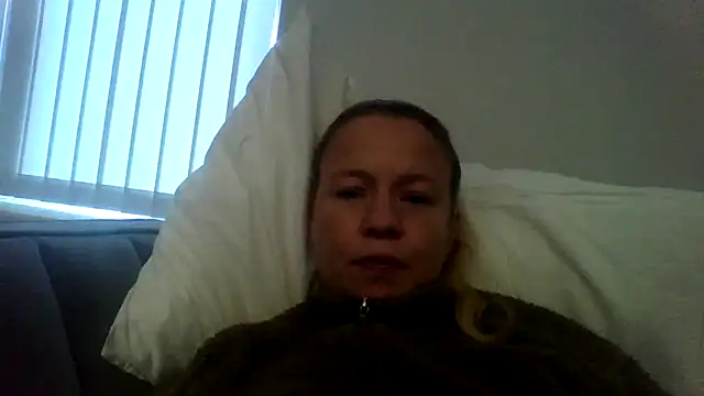 jennyblondeuk online show from March 28, 5:45 pm