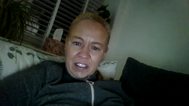 jennyblondeuk online show from February 9, 8:55 pm