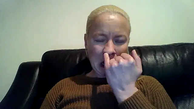 jennyblondeuk online show from January 31, 7:11 pm