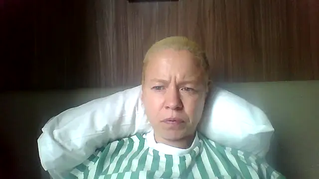 jennyblondeuk online show from April 12, 2:09 pm