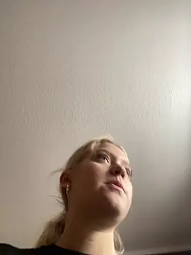 EmmiPemmi online show from February 5, 9:45 am