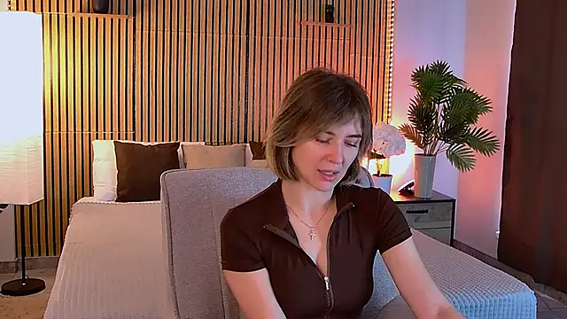 EmeraldGlow online show from April 13, 3:02 pm