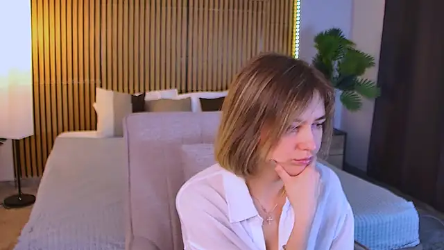 EmeraldGlow online show from April 16, 9:39 pm