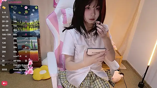 cuteqiqi online show from April 21, 2:57 pm