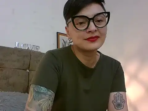 kat paradise online show from February 5, 1:47 pm