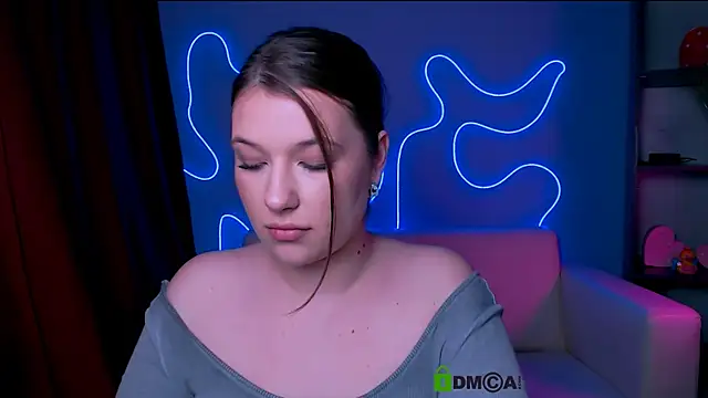 aurora kiss   online show from January 9, 8:24 pm