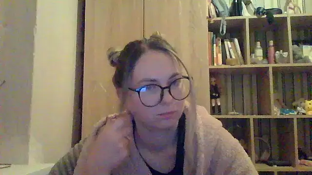 VikiLove765 online show from February 3, 3:15 am