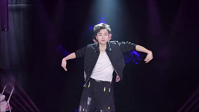 EXO-cbz online show from February 13, 8:16 am