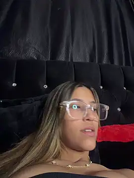 vicky bass  online show from March 17, 1:42 am