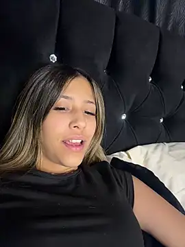 vicky bass  online show from March 27, 11:16 pm