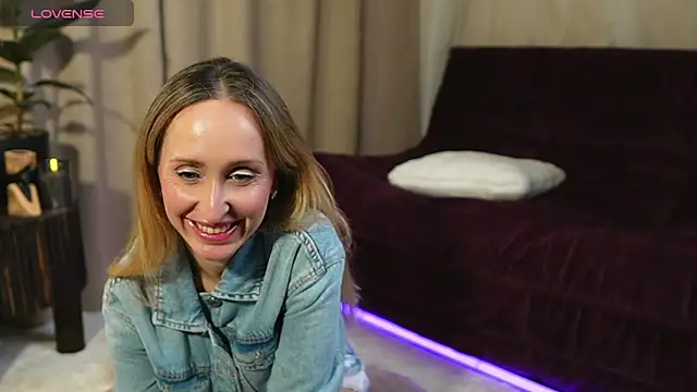 Emely Moon online show from April 9, 7:08 pm