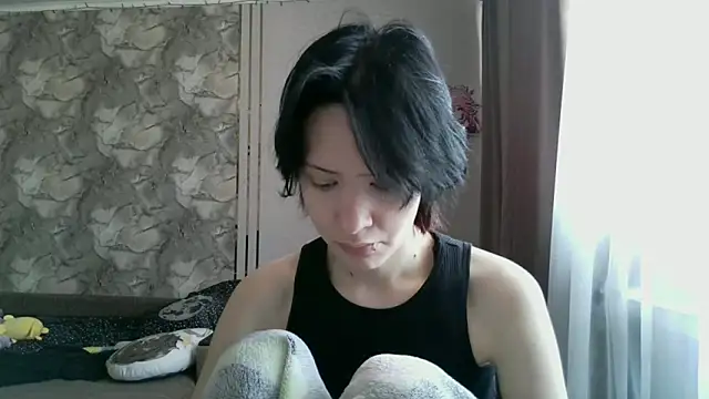 LxayBloom online show from February 6, 9:34 am