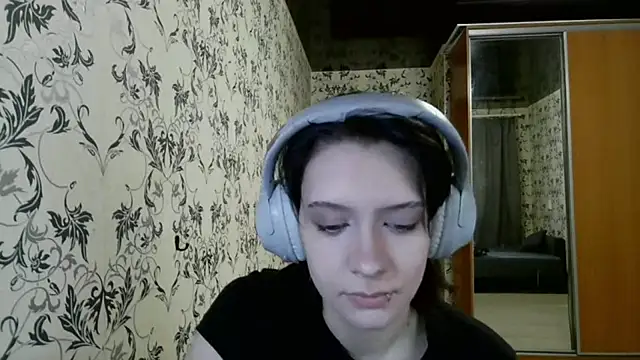 LxayBloom online show from March 29, 10:03 am