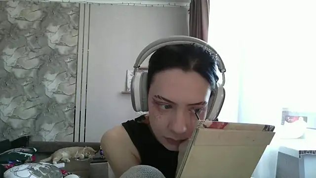 LxayBloom online show from February 25, 7:29 am