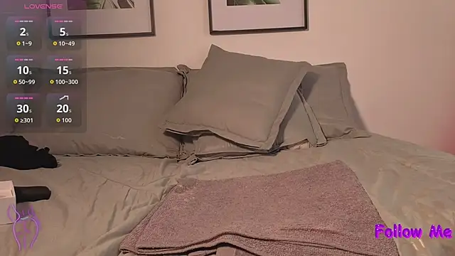 mia gatesvg online show from January 6, 7:50 pm