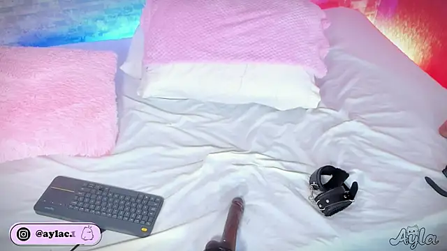 ayla lux online show from April 10, 6:41 am